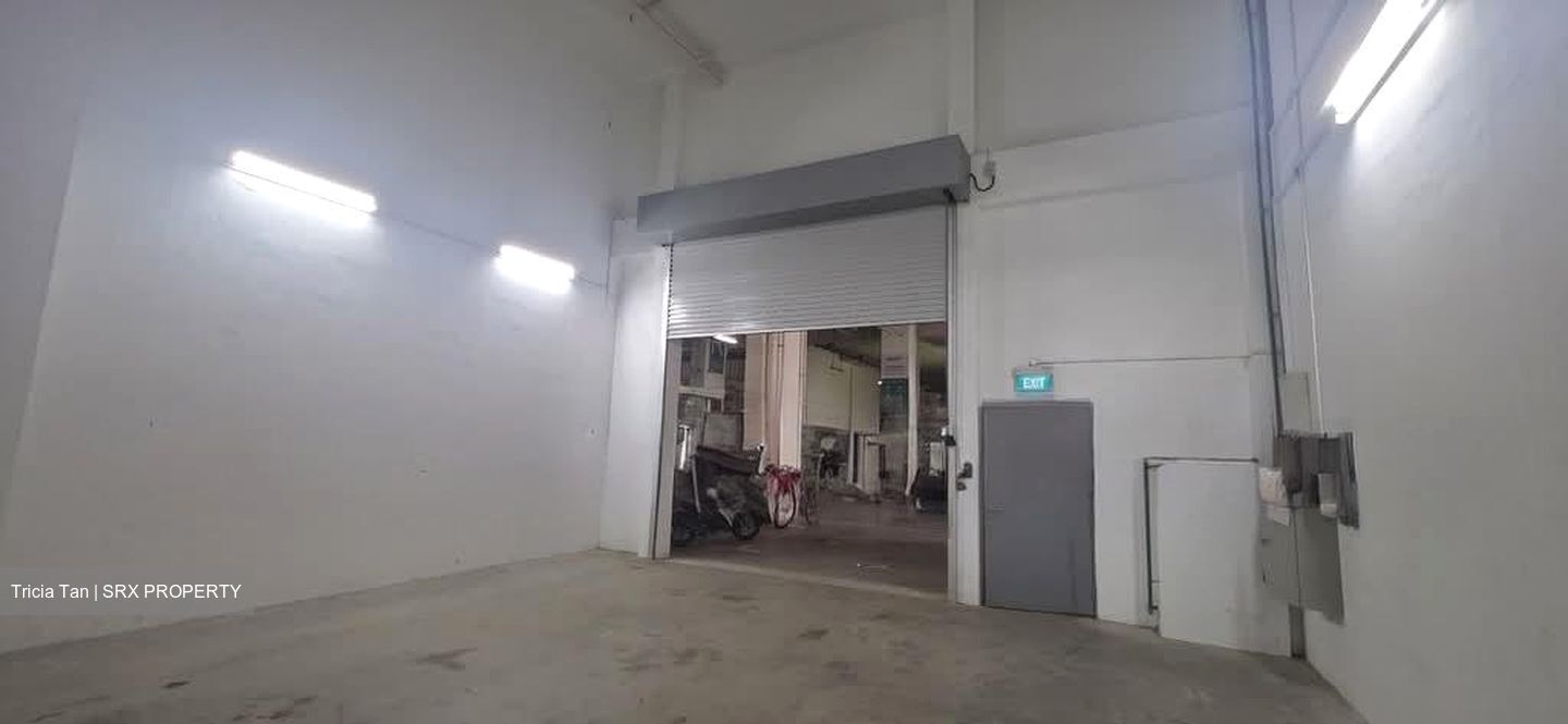 E9 Premium (D27), Factory #553565711